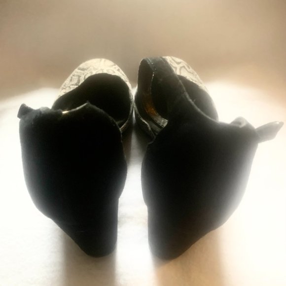 Aerosoles Heelrest Snake Skin-Look w/Black Suede Ankle/Heel Size 9 - Picture 5 of 8